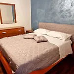 De Lux\'S Home